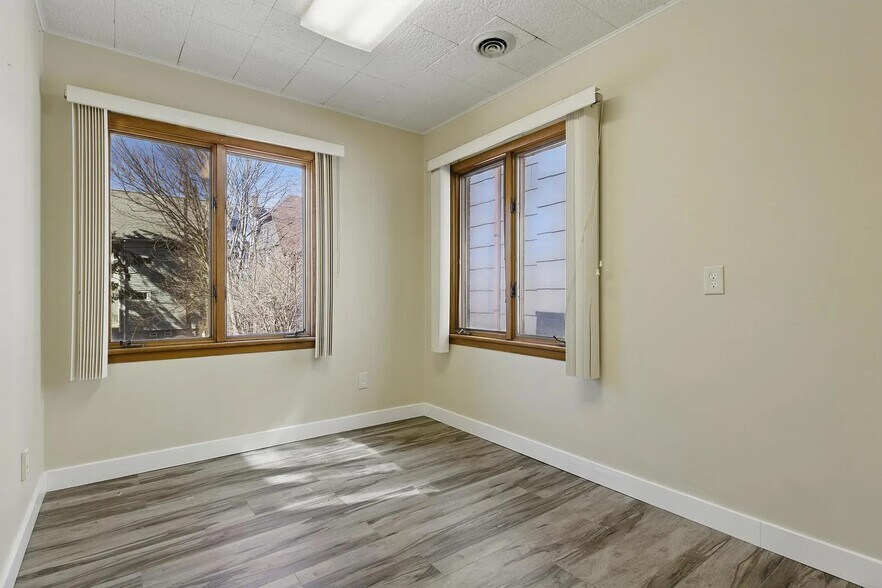 Building Photo - 66 Cazenovia St