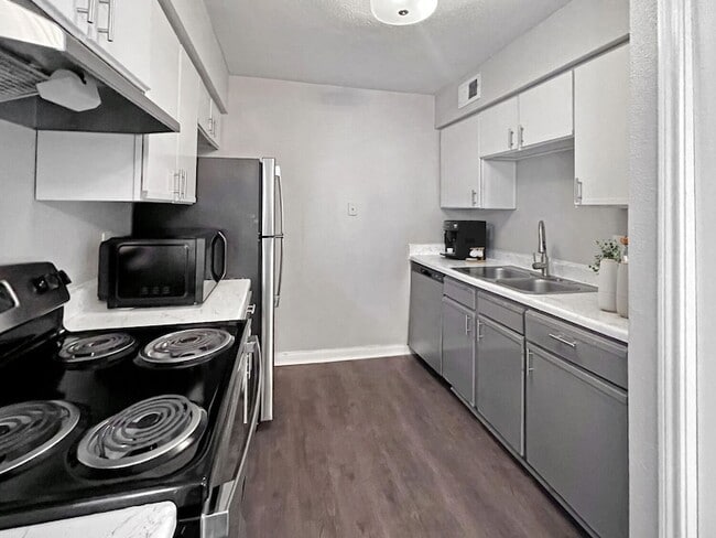 Primary Photo - 874 Yorkchester Dr