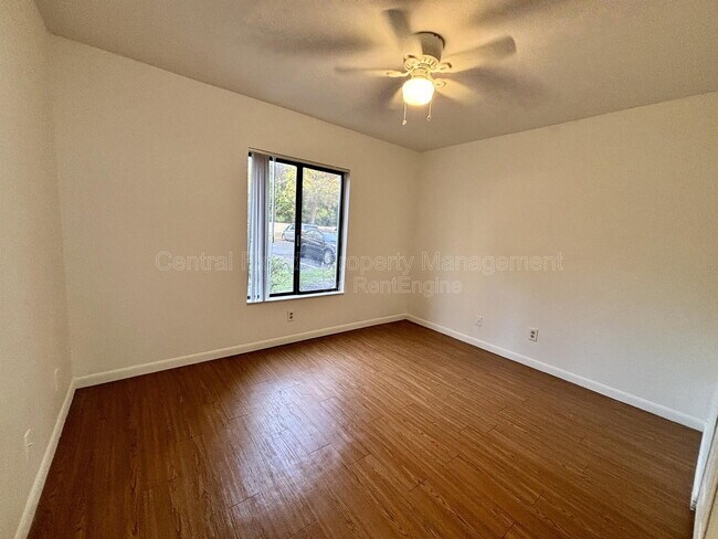 Building Photo - 8211 Sun Spring Cir