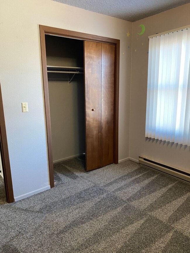 Building Photo - Beautiful, Spacious 3 bed Condo for Rent