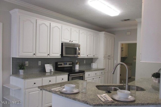 Building Photo - 201 Apple Blossom Cir