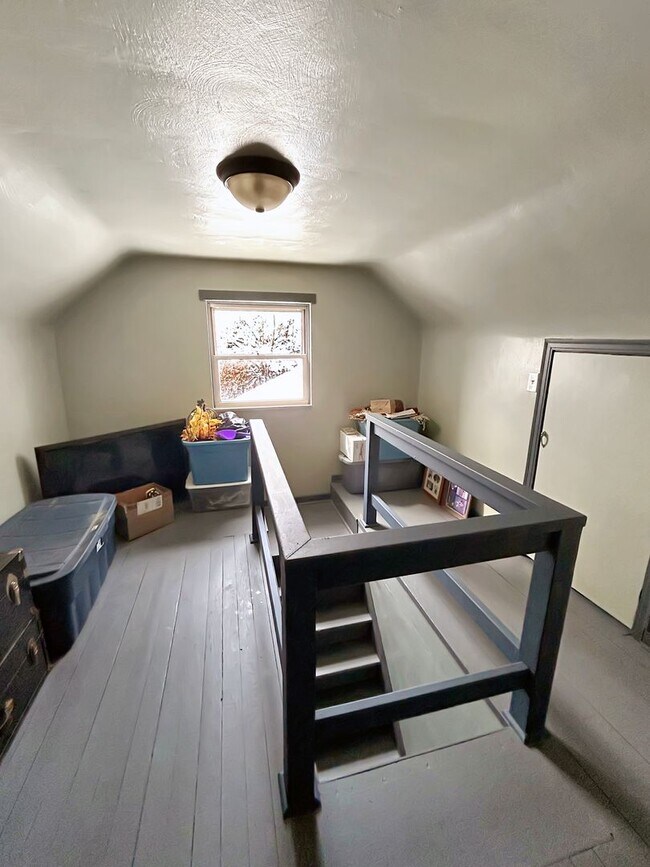 Building Photo - Charming 3-bedroom, 1-bath home in Oakdale, PA!