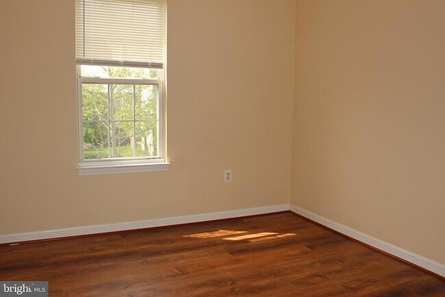 Building Photo - 42856 Golf View Dr