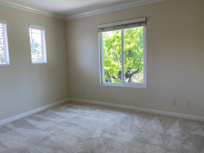 Building Photo - Great views from this gorgeous end unit townhome!