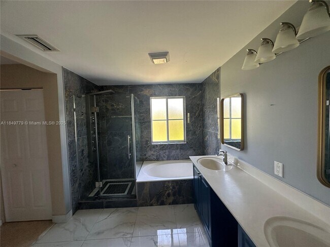 Building Photo - 4383 Laurel Ridge Cir
