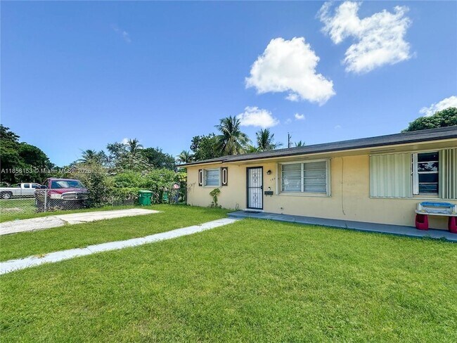 Primary Photo - 1050 NW 103rd St