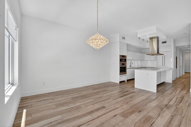 Building Photo - 155 E Boca Raton Rd