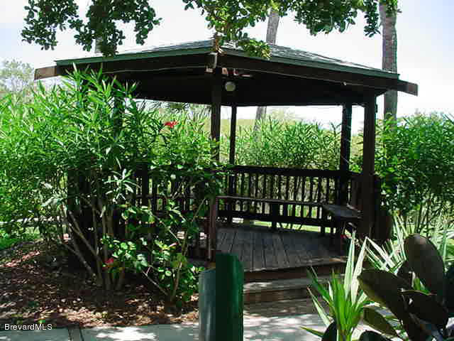 Building Photo - 300 Columbia Dr