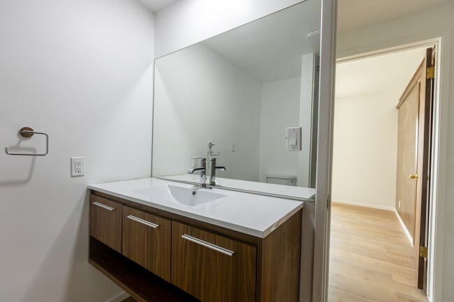 Building Photo - 1855 Alpha St