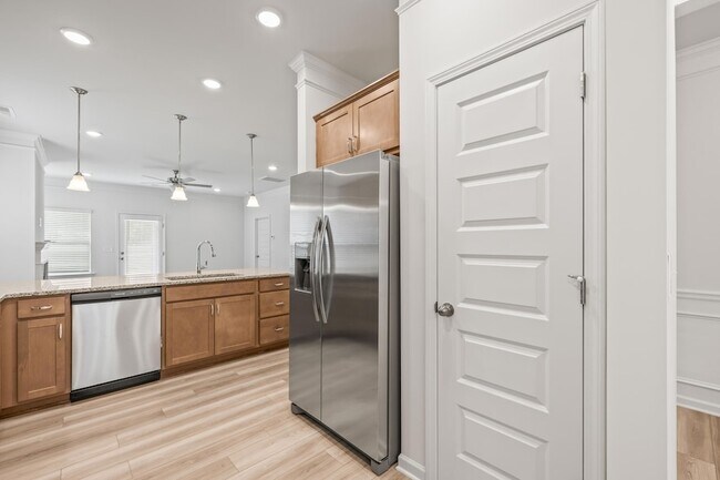Building Photo - 326 Red Tail Dr
