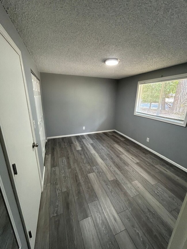 Building Photo - 24783 Parkside Dr