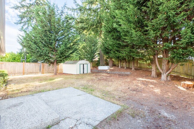 Building Photo - 8024 Florida Dr