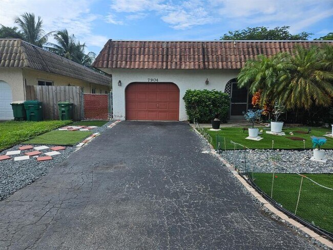Primary Photo - 7904 NW 70th Ct