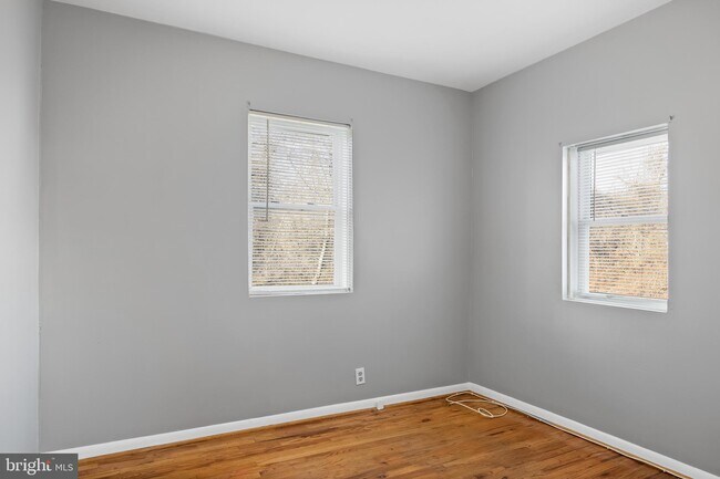 Building Photo - 227 Whittier Ave