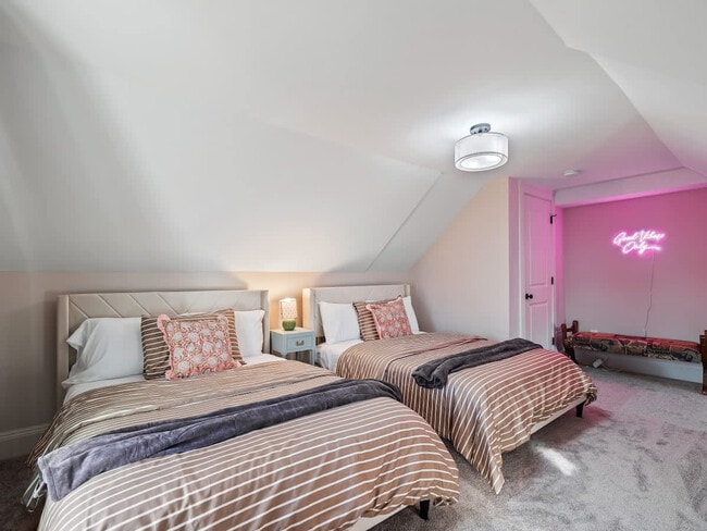 Building Photo - 6110 Ellen Ave