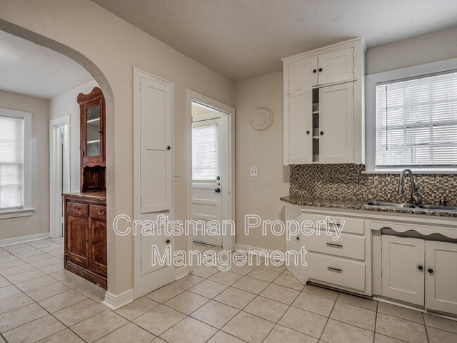 Building Photo - 1801 NW 22nd St