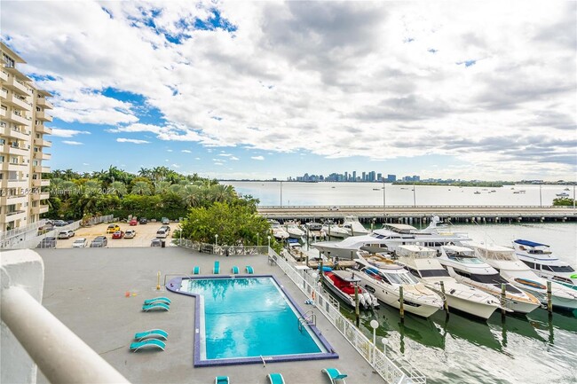 Building Photo - Master Room & Shared Bath - Miami Beach