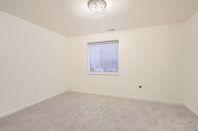 Building Photo - Beautiful Move in Ready Ranch Home in Sanderson Creek Neighborhood of Lakewood- New paint and car...