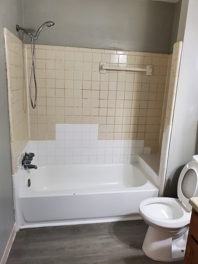 Building Photo - 317 Peachtree Dr