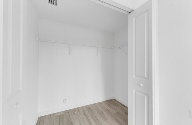 Building Photo - Northeast 160th Street, Miami, FL 33162 - 2 BR 2.5 BA townhouse