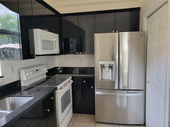Building Photo - 4949 SW 134th Ave