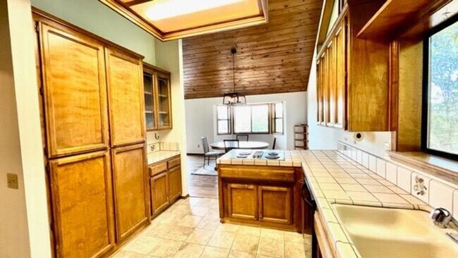 Building Photo - Lake Wildwood 3 Bedroom!