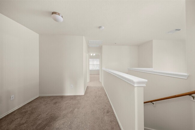 Building Photo - 25238 Finchgrove Ln
