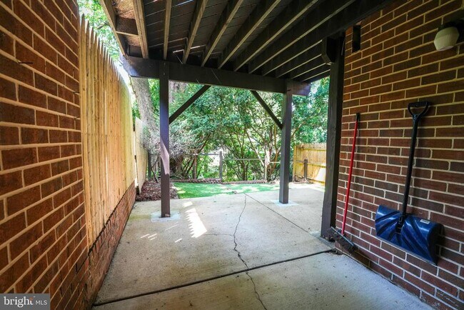 Building Photo - 4908 Sauquoit Ln