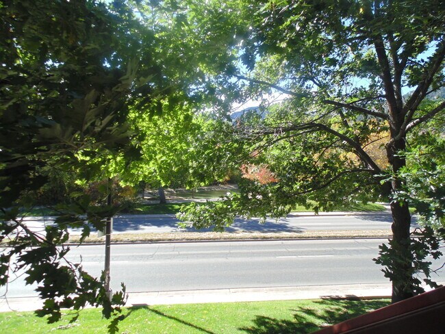 Building Photo - All Inclusive Fully Furnished 2 bed 2 bath in Heart of Downtown Boulder 90 day lease or longer