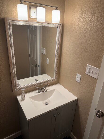 Building Photo - 1108 Culp Ave