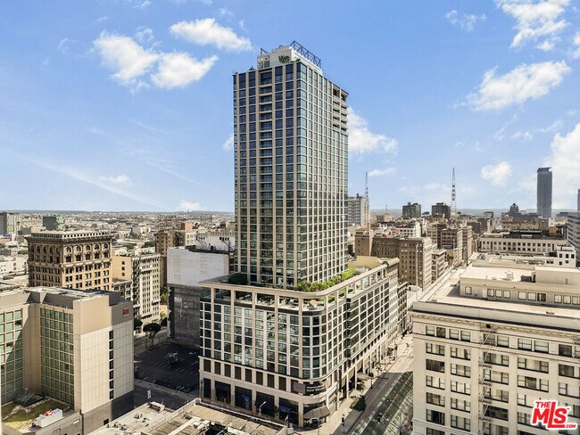 Building Photo - 400 S Broadway