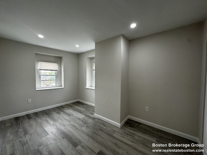 Building Photo - 57 Bennington St