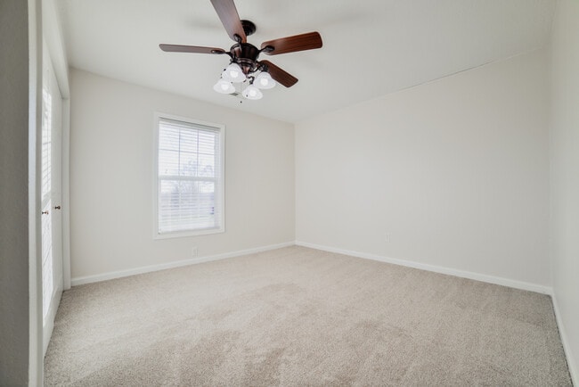 Building Photo - 398 Shady Brook Dr