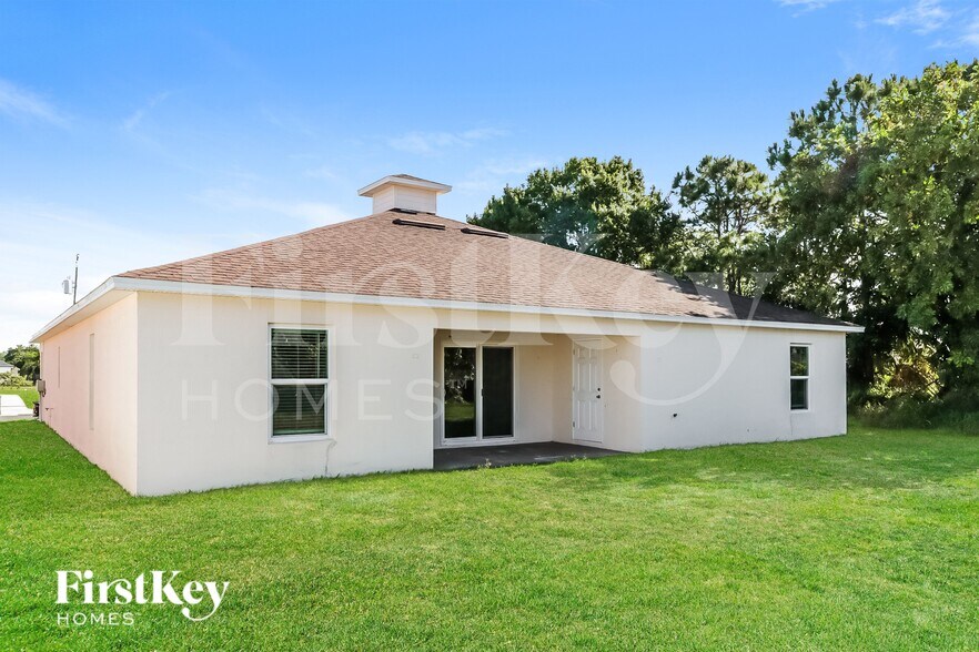 Building Photo - 526 SW Dahled Ave