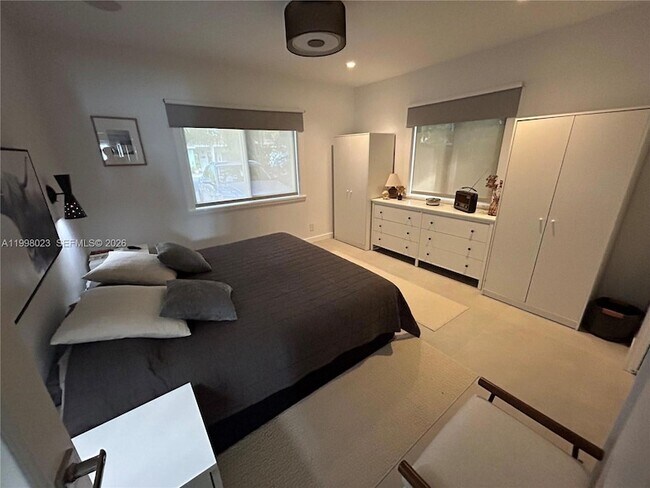 Building Photo - 1205 NE 17th Terrace