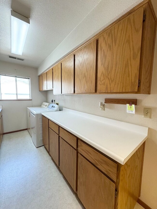 Building Photo - 1855 Gold Hills Dr