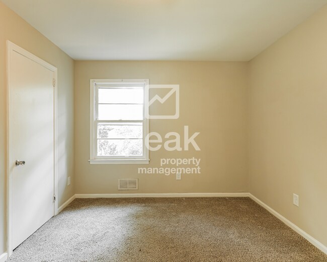 Building Photo - $1300! 3Bed/1Bath in Center Point! Available Now!