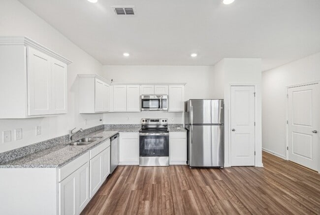 Building Photo - Fantastic 3bd/2ba home! Let yourself in!