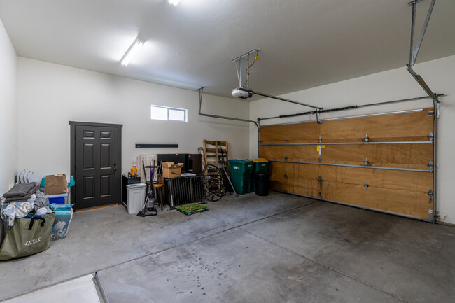 Building Photo - 2094 Two Wood Dr