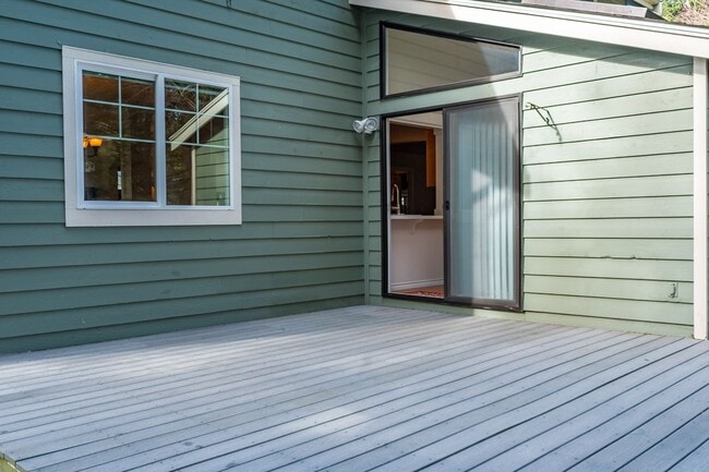 Building Photo - 3 Bedroom 2.5 Bath House