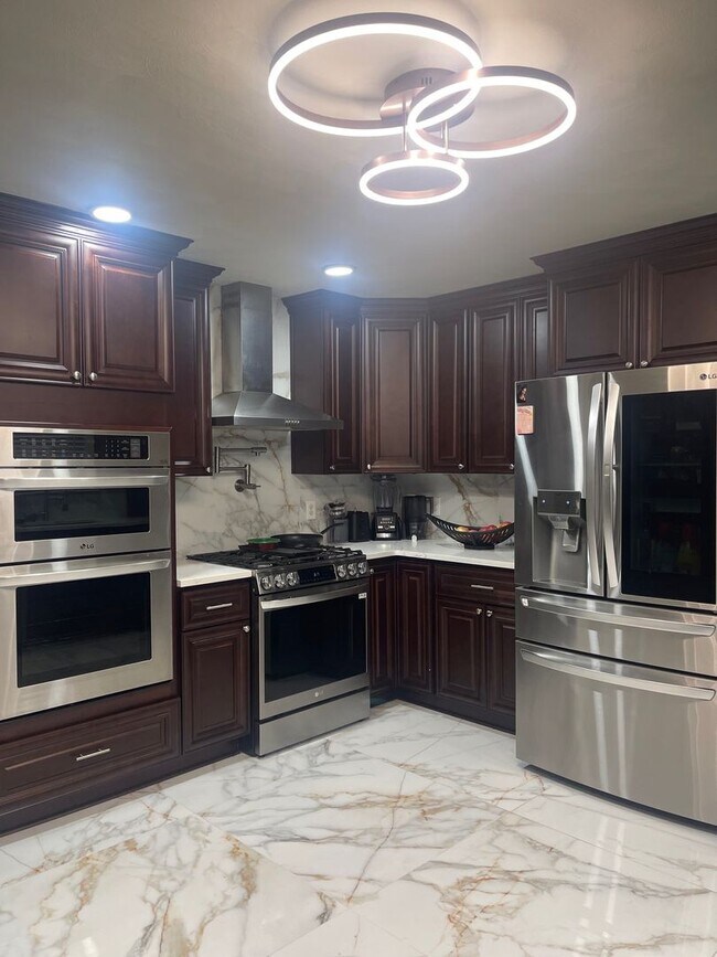 Building Photo - Cypress Point