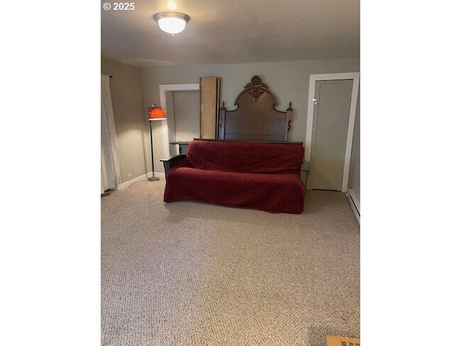 Building Photo - Home with Charm!