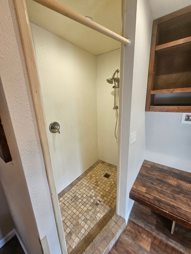 Building Photo - Must See 2 BED/1.75 Bath Home Available 10...