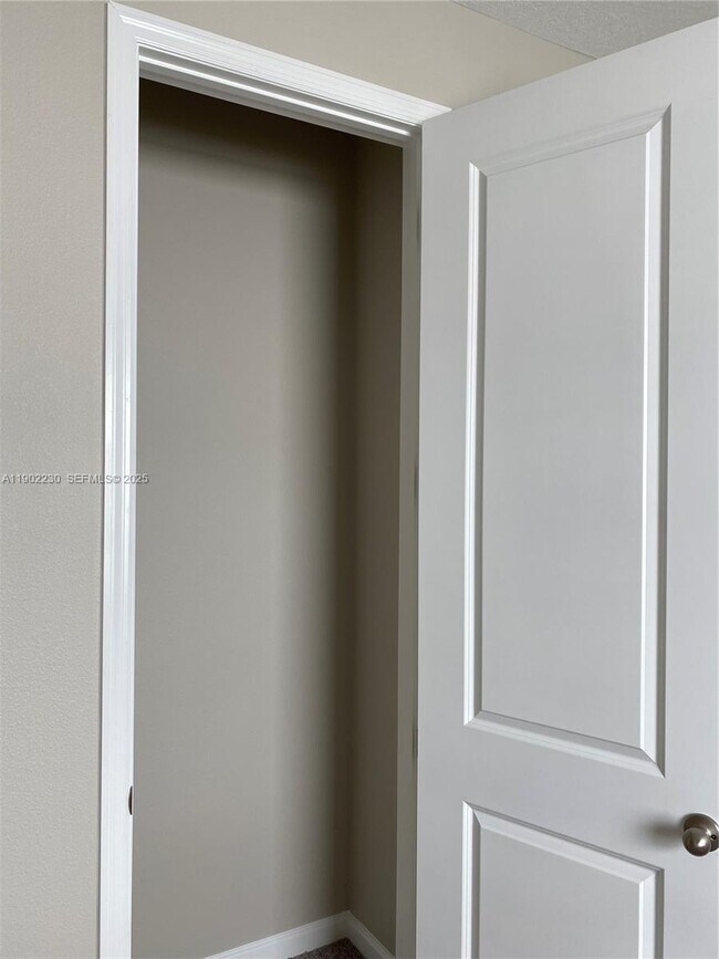 Building Photo - 308 Lake Smart Cir