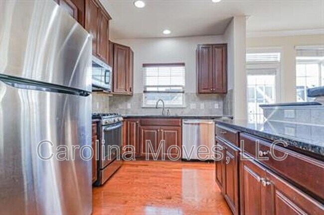 Building Photo - 414 Christiane Way