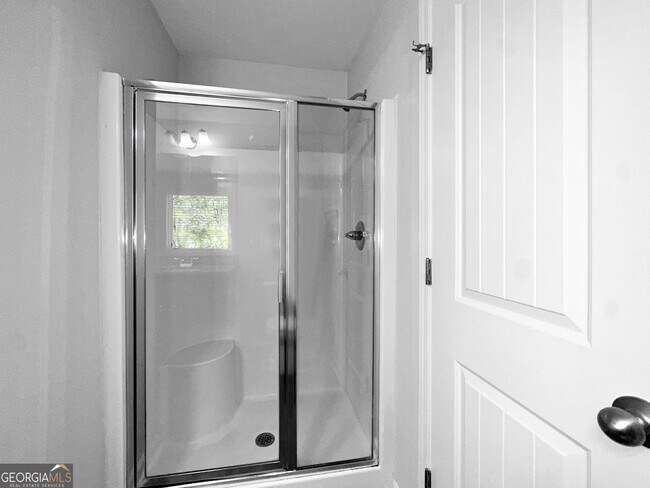 Building Photo - 241 Daisy Cir