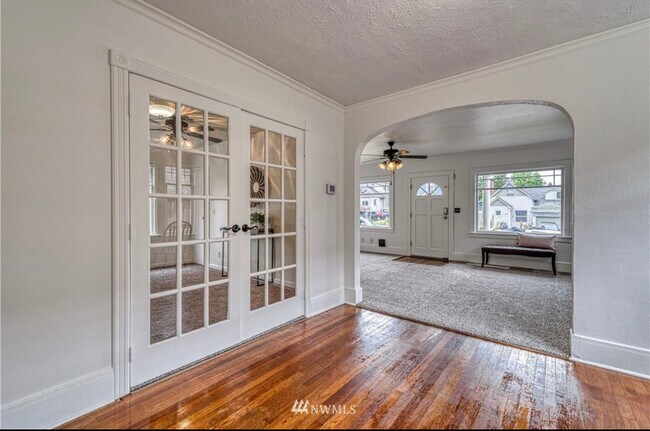 Building Photo - 1229 7th St