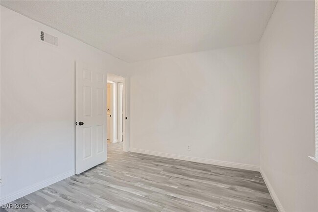 Building Photo - 4364 Tara Ave