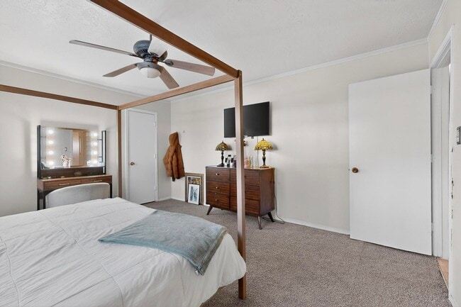 Building Photo - 6500 Martin Ct NE