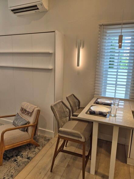 Building Photo - 1220 Newton St